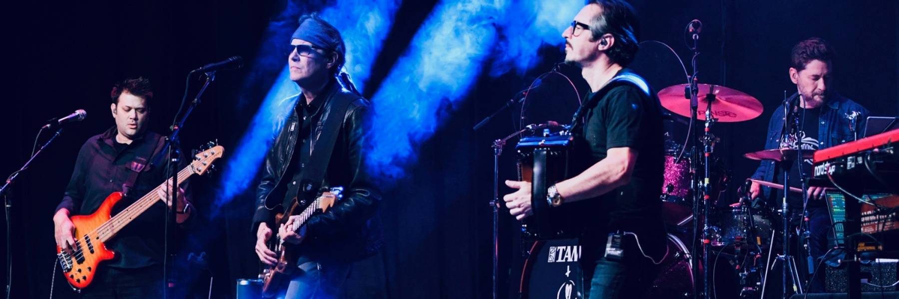 Picture of Bo Deans and band