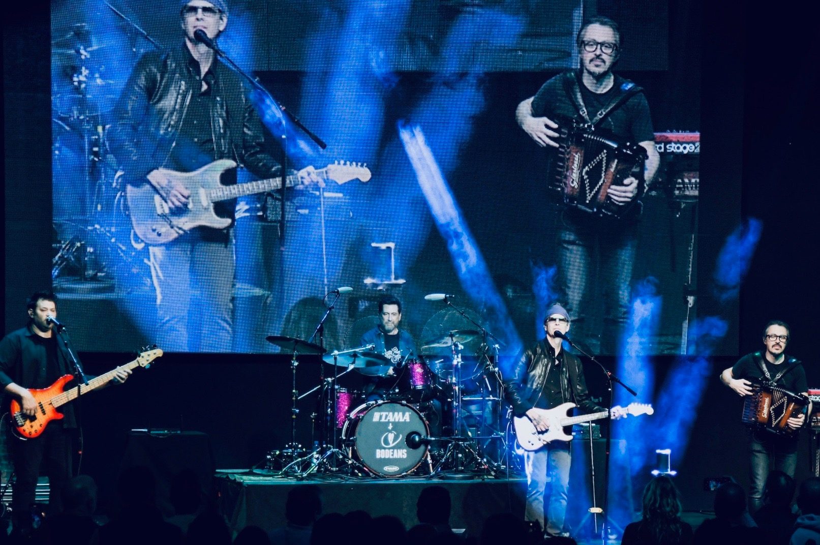 Performance image of Kurt Neumann from BoDeans